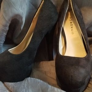 Size 6 black heels